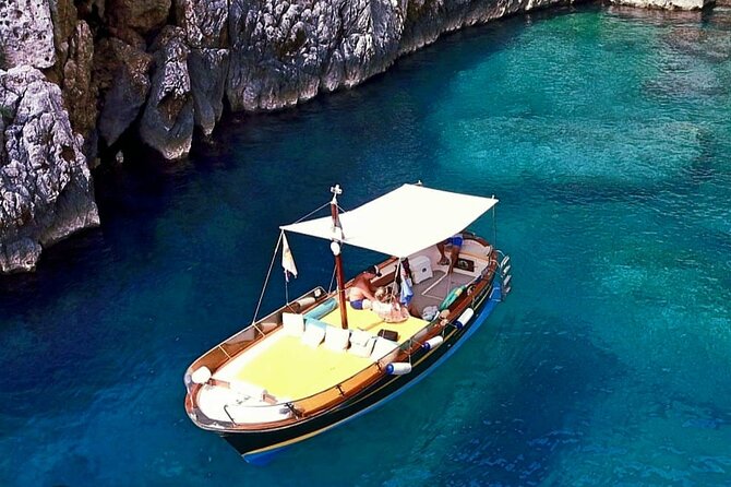3-Hour Private Boat Activity of the Island of Capri With a Sailor - Meeting and Pickup