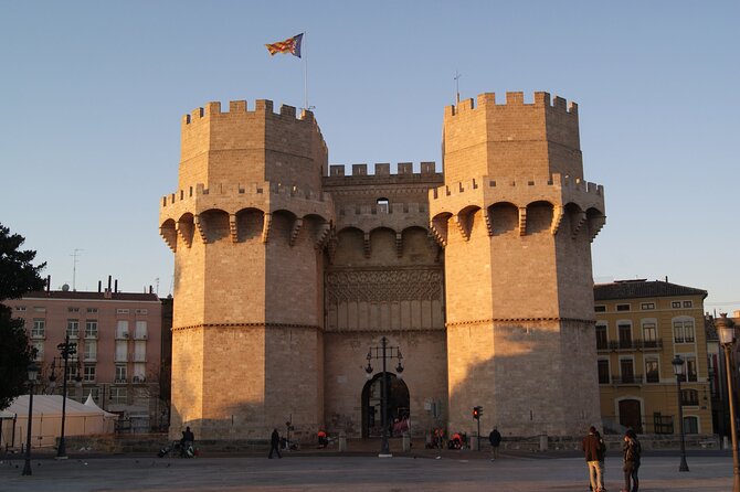 3 Hours Valencia City Bike Tour With a Tasty Surprise - Itinerary Overview