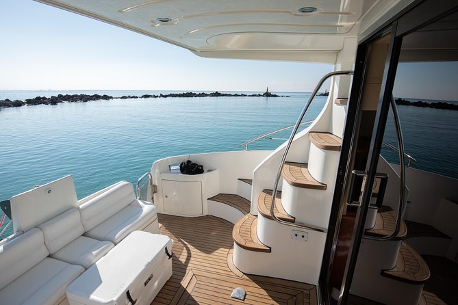 4-Hour Private 42 Azimut Yacht Tour W/ Food, Open Bar & Snorkeling - Inclusions