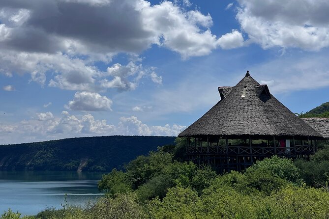 5-Hour Private Guided Tour in Lake Chala With Lunch - Included Amenities and Services