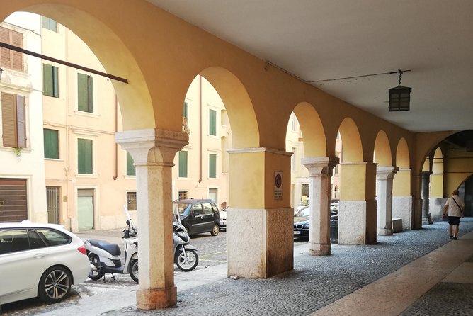 A Charming Verona Small Group Stress Free City Tour With a Local Guide - Expectations for Accessibility and Convenience