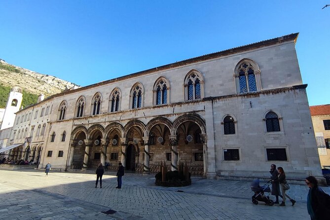 A Self-Guided Walking Tour of Dubrovniks Old Town - Visiting Onofrios Fountain