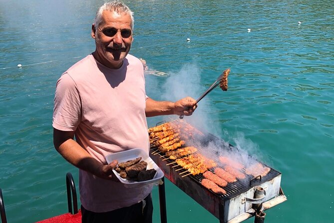Alanya Relaxing Boat Tour With Lunch, Soft Drinks & Transfer - Crew and Service Evaluation