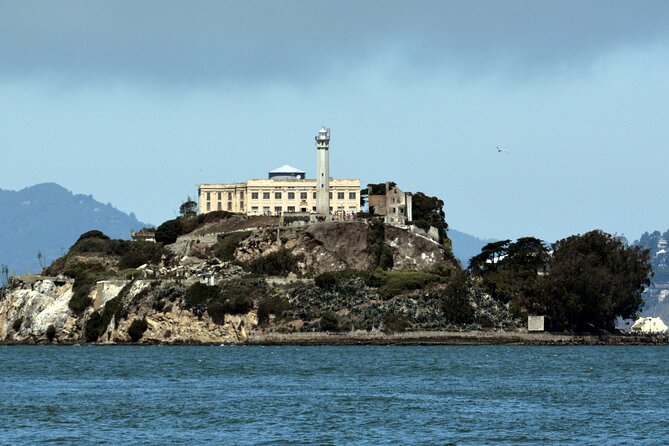 Alcatraz Prison Tour and Golden Gate Bridge Bike Rental - Navigating the Tour Experience