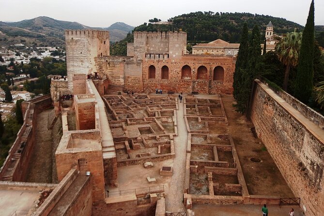 Alhambra and Albaicin Private Day Trip From Malaga - Immersion in Albaicins Historic Charm