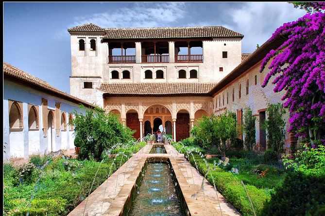 Alhambra and Generalife Private Guided Tour With Optional Nasrid Palaces - Meeting and Pickup Information