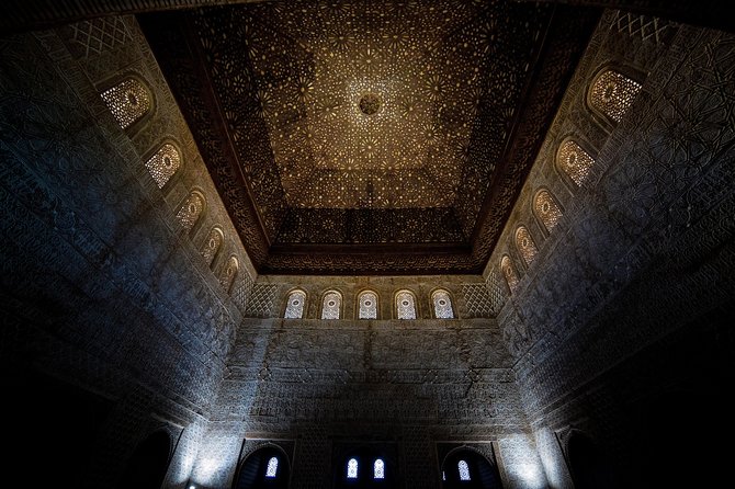 Alhambra & Generalife: Exclusive 3-Hour Private Tour With Tickets Included - Inclusions