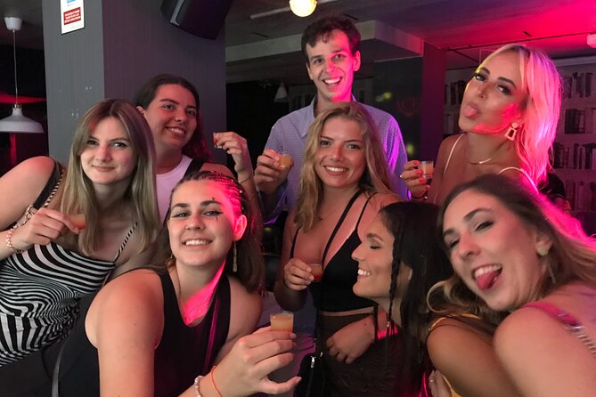 Barcelona Pub Crawl by KING -The Best Party Tour & VIP Club Entry - Vibrant Nightlife and Social Interactions