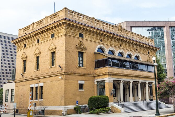 Baton Rouge Historic Downtown Self-Guided Audio Walking Tour - Discovering the Louisiana State Capitol