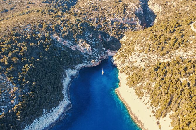 Blue Cave, Hvar Island & Paklenjaci Speedboat Tour From Split - Meeting and Pickup Details