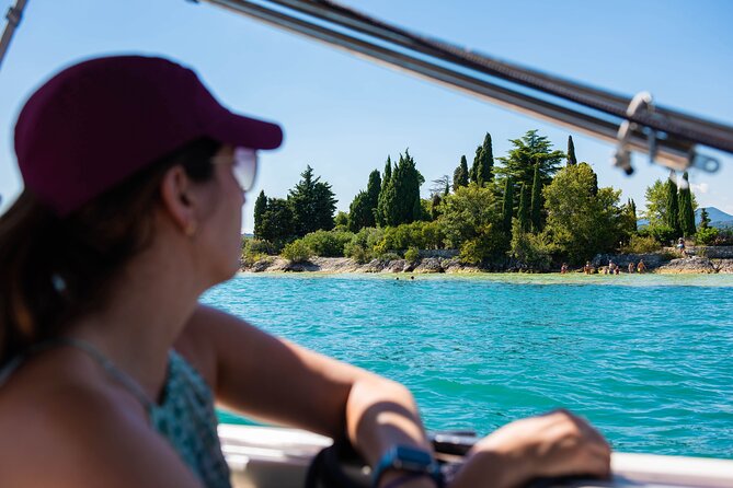 Boat Tour of the Islands of Lake Garda From Sirmione - Onboard Amenities and Features