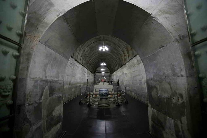 Boutique Tour: Juyongguan, Sacred Way and Dingling of Ming Tombs - Exploring the Sacred Way