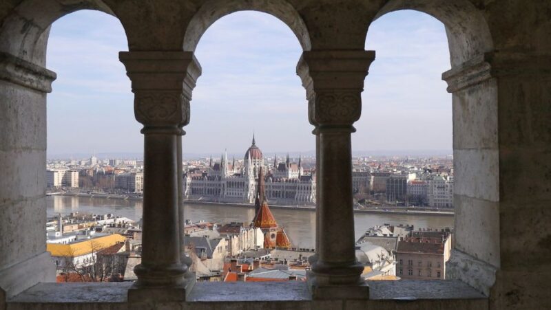 Budapest: Half-Day Highlights Small Group Private Tour - Itinerary Highlights