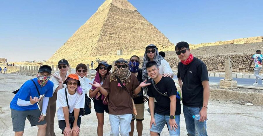 Cairo: Day Tour to Pyramids, Sphinx, Saqqara, and Memphis