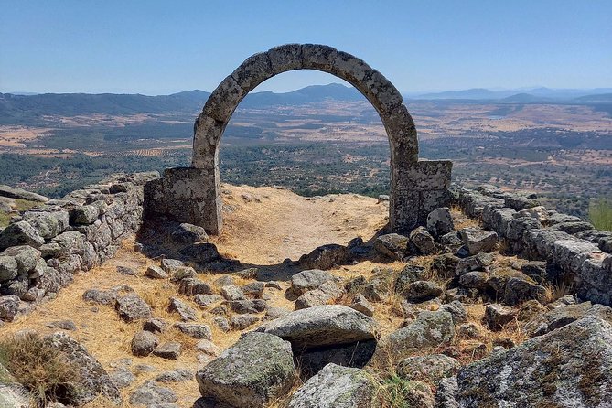 Castle of Monsanto: A Self-Guided Audio Tour of Portugals Most Famous Site - Discovering the Hanging Rock of São Miguel