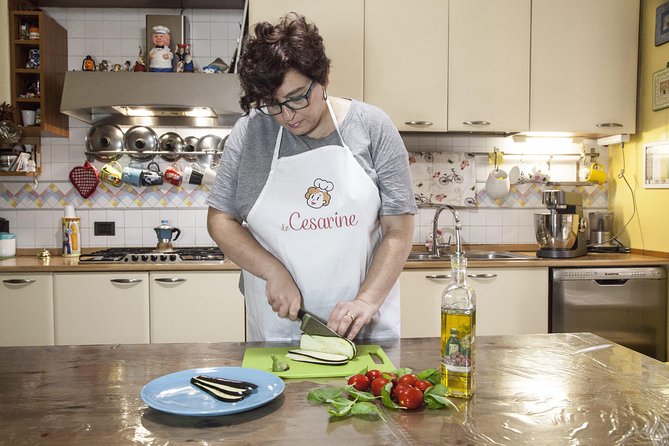Cesarine: Market Tour & Home Cooking Class in Naples - Meeting and Logistics