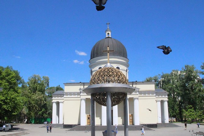 Chisinau Ghost Tour in Cemeteries - Navigating the Realms of the Dead