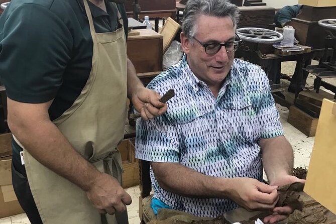 Cigar Rolling Lesson in Nassau - Cigar Rolling Lesson