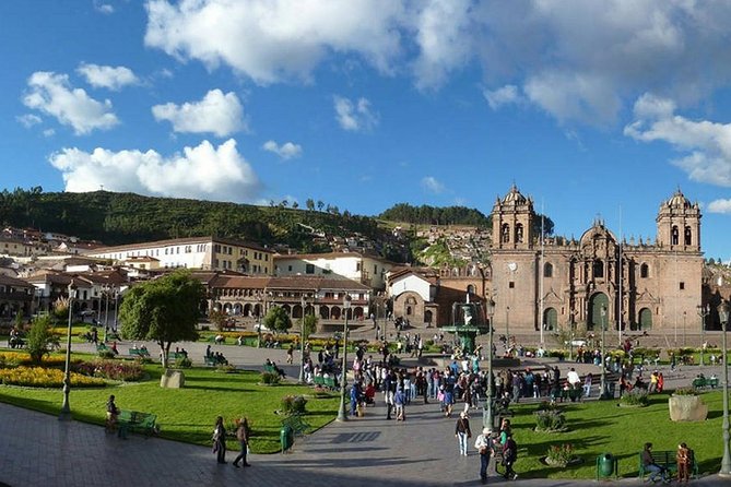 City Tour Cusco: Cathedral, Sacsayhuaman & Tambomachay - Visiting the Cusco Cathedral