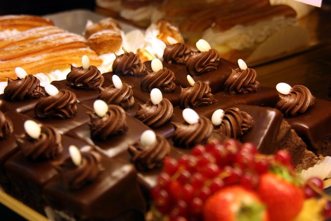 Coffee & Sweets Tour on the Amazing Victory Avenue - Victory Avenue Overview