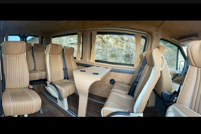 Crete One-Way Airport Transfer to Rethymno  - Heraklion - Vehicle Amenities and Features