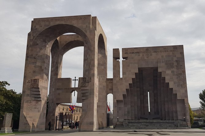 Day Trip To: Echmiadzin Cathedral and Zvartnots Temple - Exploring Echmiadzin Cathedral