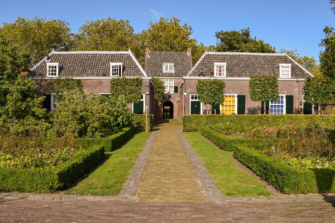 Delft Small-Group Photography Walking Tour of Old Town  - The Hague - What to Expect During the Tour