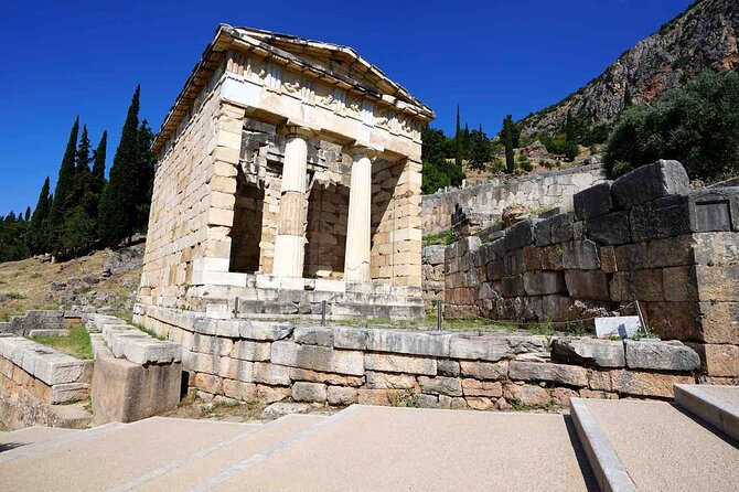 Delphi: Self-Guided Audiovisual Tour With 3D Representations - The Delphi Self-Guided Tour App