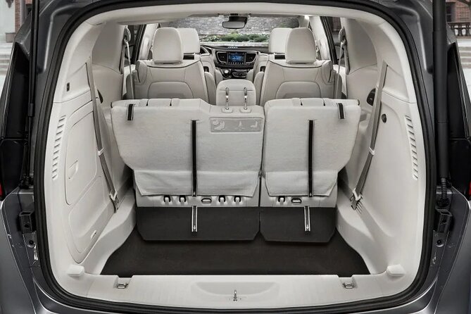 Departure Transfer Montreal to Montreal Airport YUL by Car or SUV - Inclusions and Exclusions