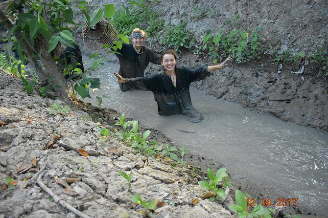 Ditch Fishing by Bare Hand in Cai Be - What to Expect on the Tour