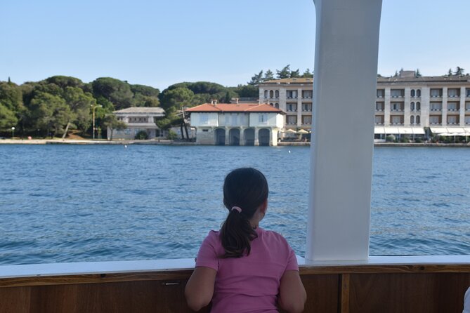 Dolphin Safari in Fažana - Meeting Point and Boarding
