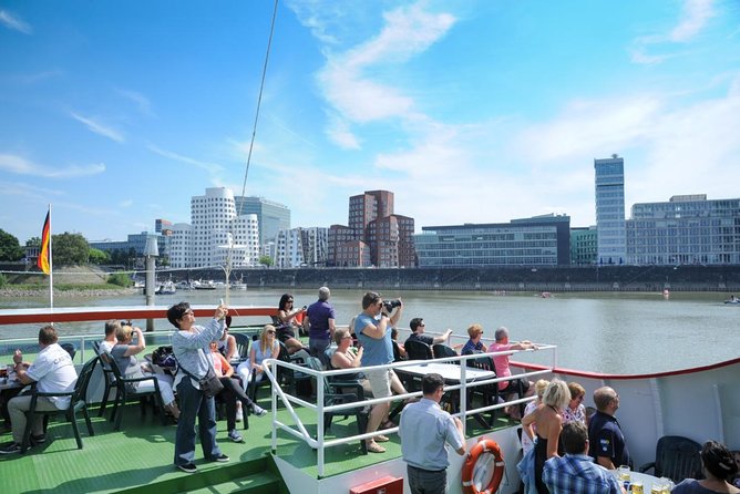 Düsseldorf Sightseeing Round-Trip Cruise - Meeting Point and Ending Location