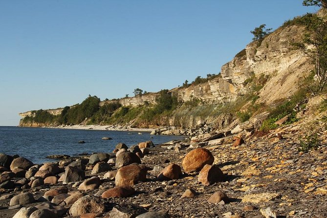Estonian Seaside Tour - Exploring Rannamoisa Cliffs