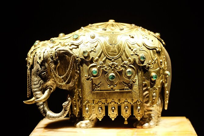 Fashioned for a King: Tour of Dresdens Royal Palace and Historic City Centre. - Guided Museum Experiences