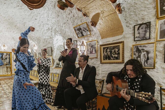 Flamenco Show in Cueva Los Amayas - Showtime and Audience Capacity
