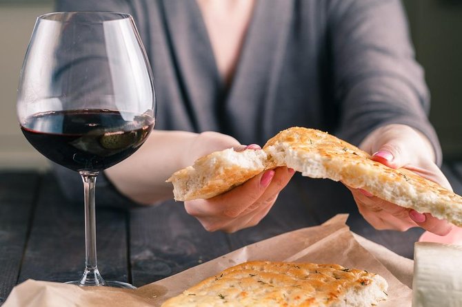 Food & Wine Walking Tour in Siena With a Foodie - Discovering Local Flavors and Traditions