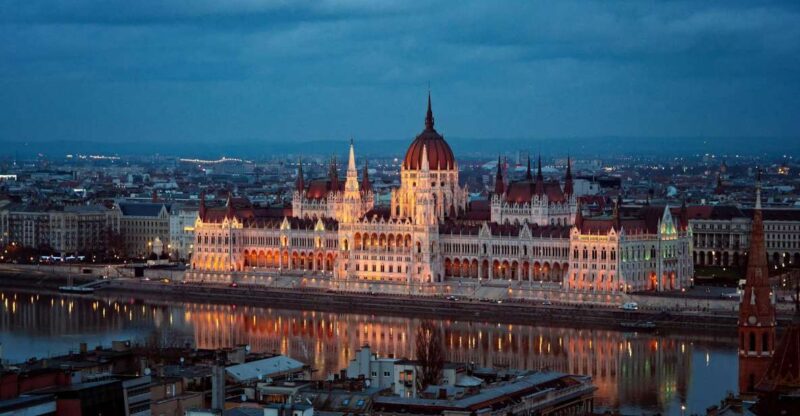 From Vienna: Budapest Day Trip With Included Guided Tour - Itinerary and Experience