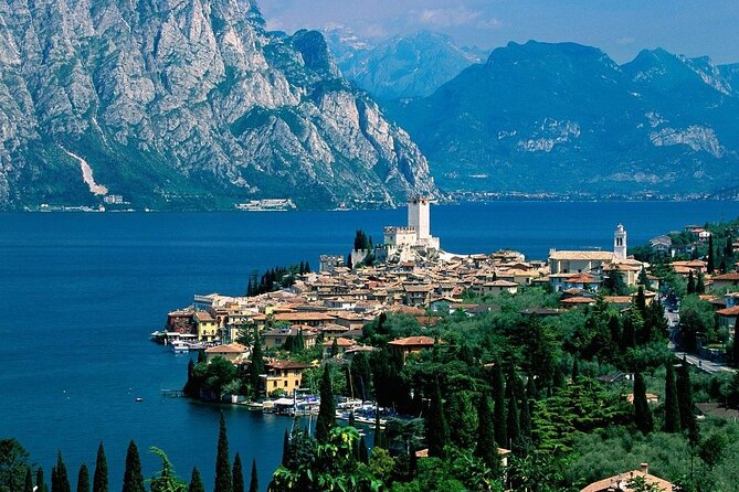 Full-Day Luxury Touch Lake Como Private Guided Tour - Meeting Point and Duration
