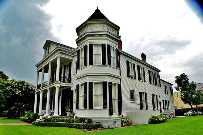 Garden District Tour - Architectural Highlights