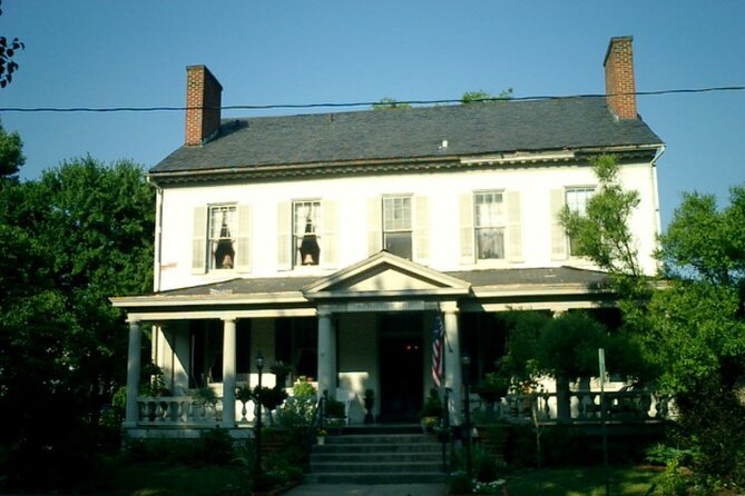 Ghosts of Fredericksburg, Virginia: A Self-Guided Walking Tour - Eerie Mansions and Battlegrounds