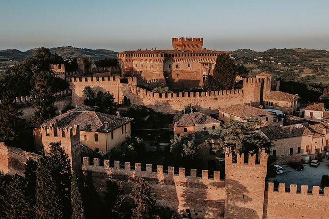 Gradara: Complete Guided Tour in Small Groups - Visiting Gradara