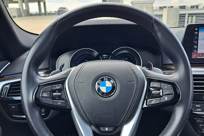 Greater Memphis To MEM International Airport - Luxury Transfer - Waiting Time and Gratuities