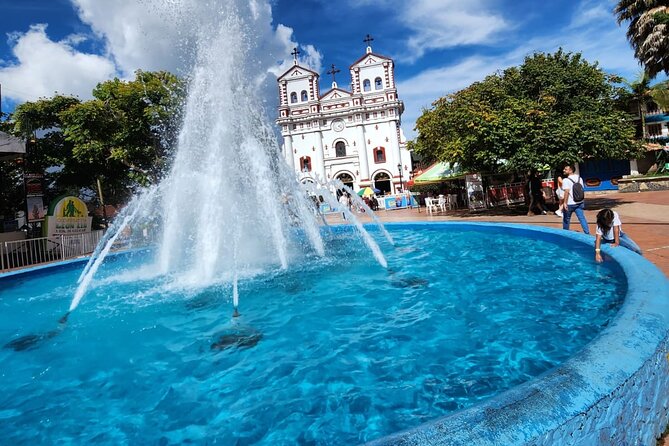 Guatapé Tour and Dam Boat Tour From Medellín - Meeting and Pickup