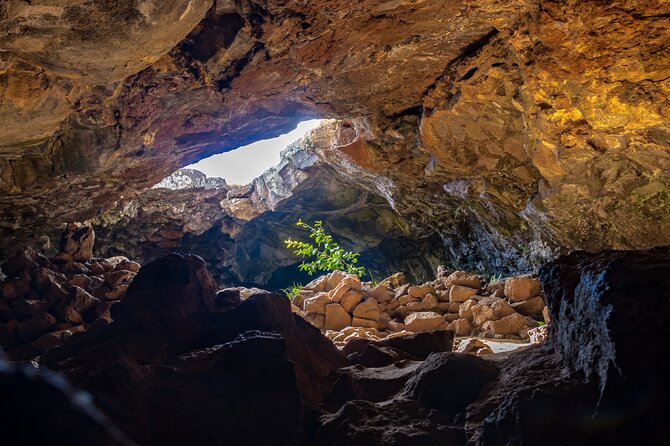 Half Day Private Tour: Caves and Volcanic Refuges - Meeting and Pickup Details