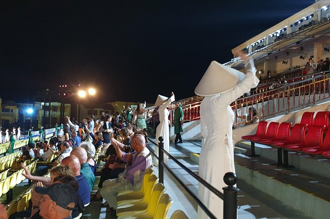 Hoi an Impression Show With a Local Tour Guide - Highlights of the Performance