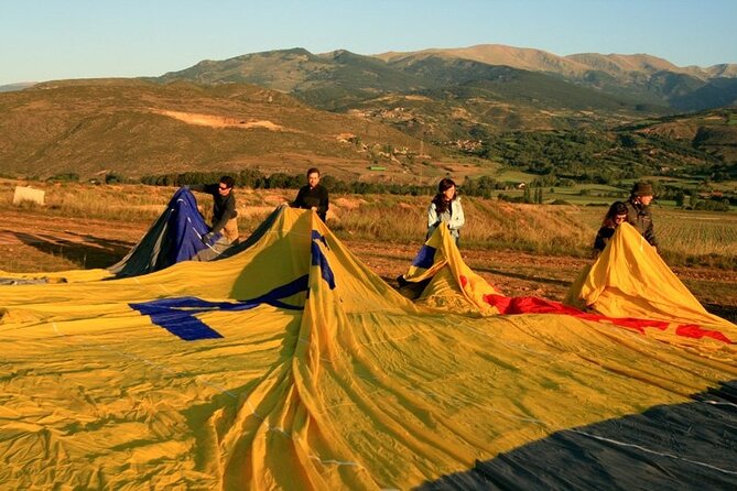 Hot Air Ballooning and Sailing Adventure Tour From Barcelona - Inclusion Highlights