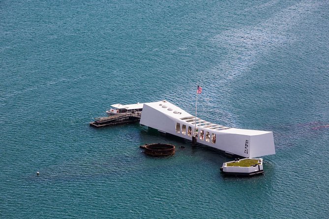 Intimate WWII: Honor Our Heroes and Historic Honolulu Tour With Lunch - Memorializing Our WWII Heroes