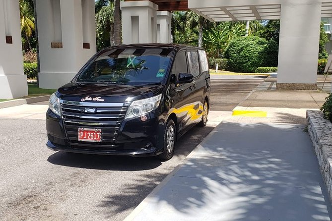 Kingston Airport Private Transfer to Moon Palace Jamaica Grande - Amenities and Accessibility