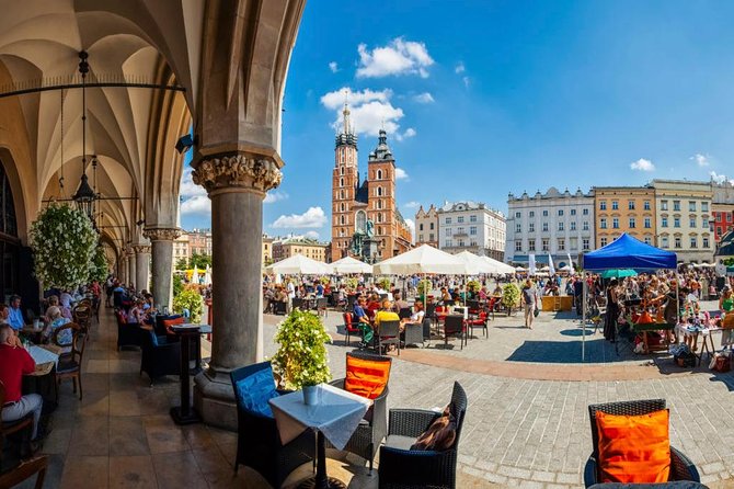 Krakow and Wieliczka Salt Mine Tour From Wroclaw - Local Guides Included - Exploring Krakows Main Square and Landmarks