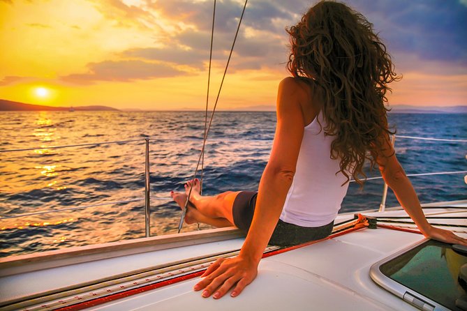 Los Cabos Luxury Sunset Sail With Light Appetizers and Open Bar - What to Expect